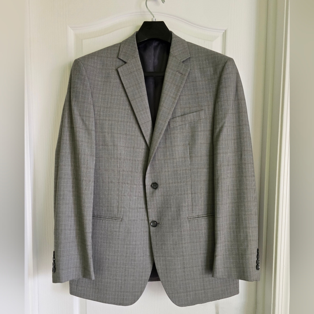 EUC Perry Ellis Gray Plaid Pattern Blazer with Classic Tailored Design